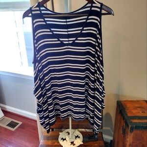 Blouse with cold shoulders